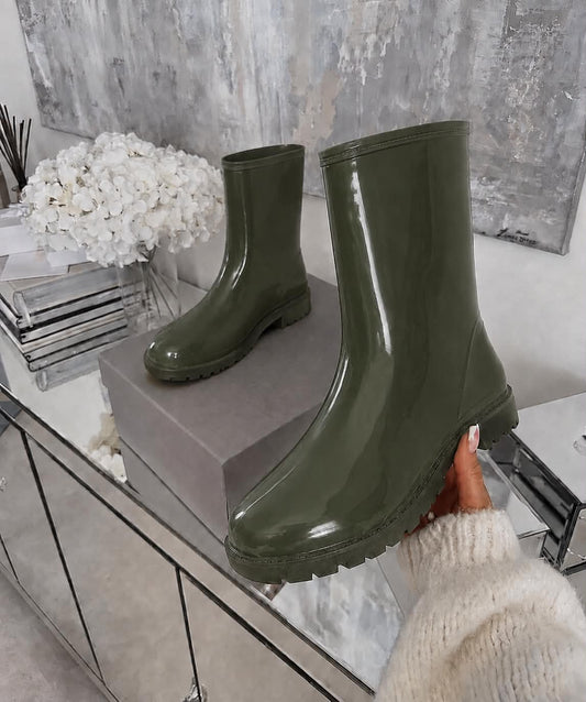 Avva rainboots army