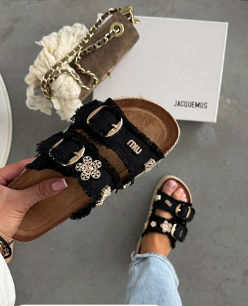 Bestie slippers Black