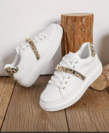 Jostine leo sneakers