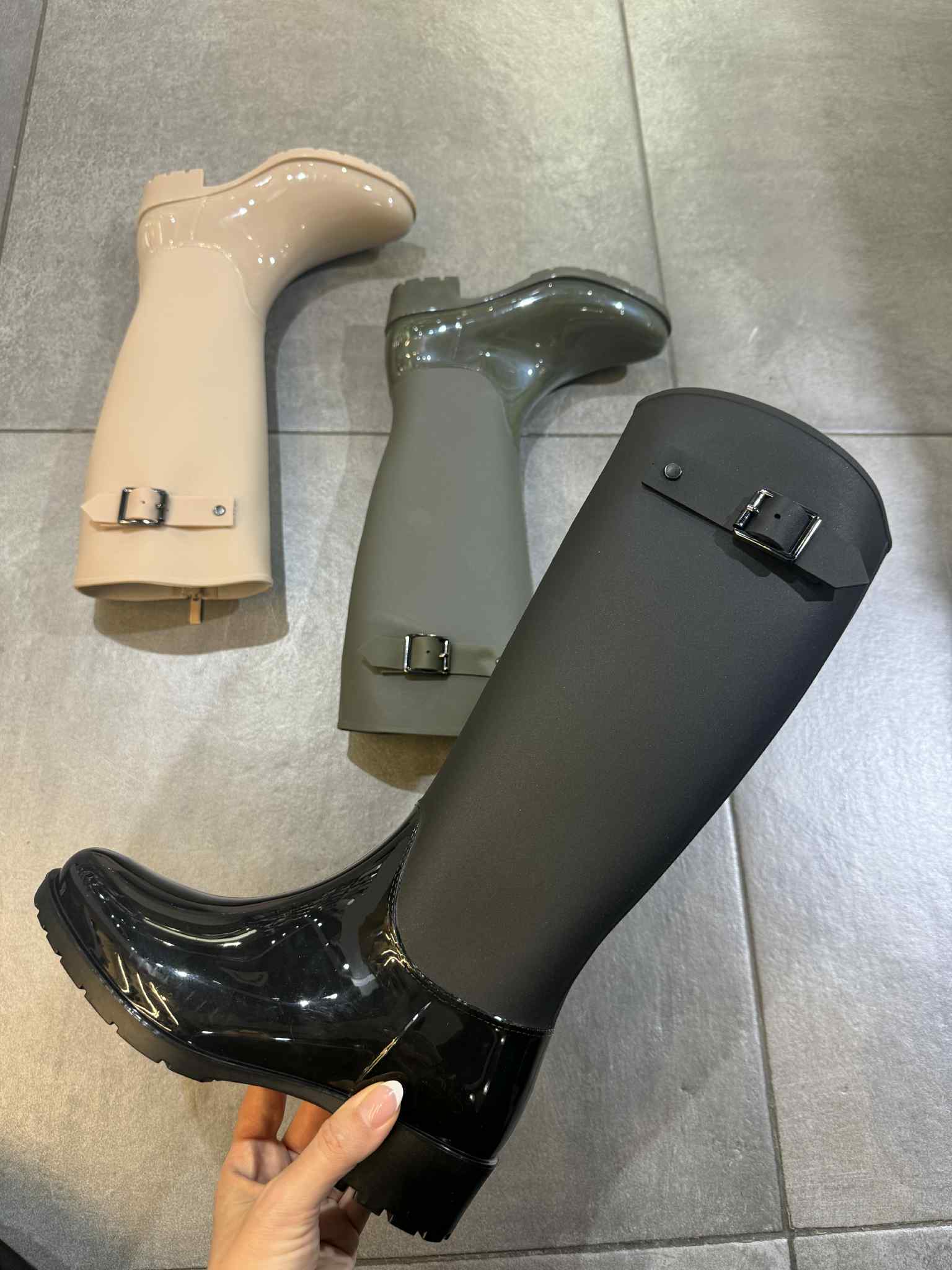 Lottus rain boots black