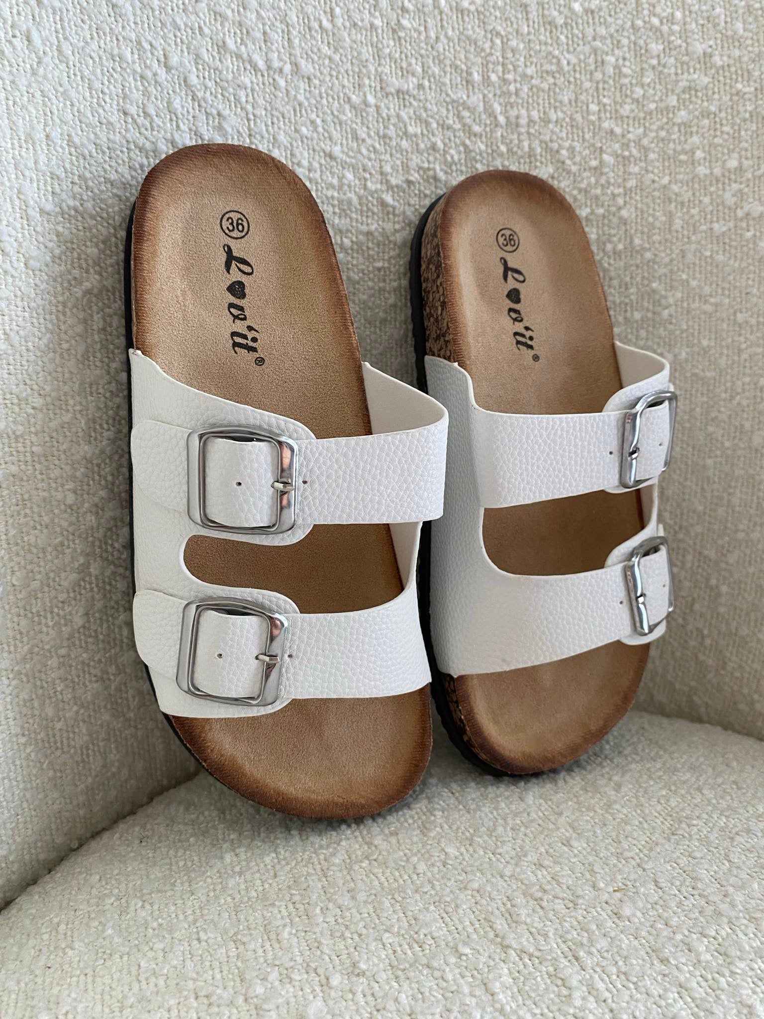 Amber slippers white