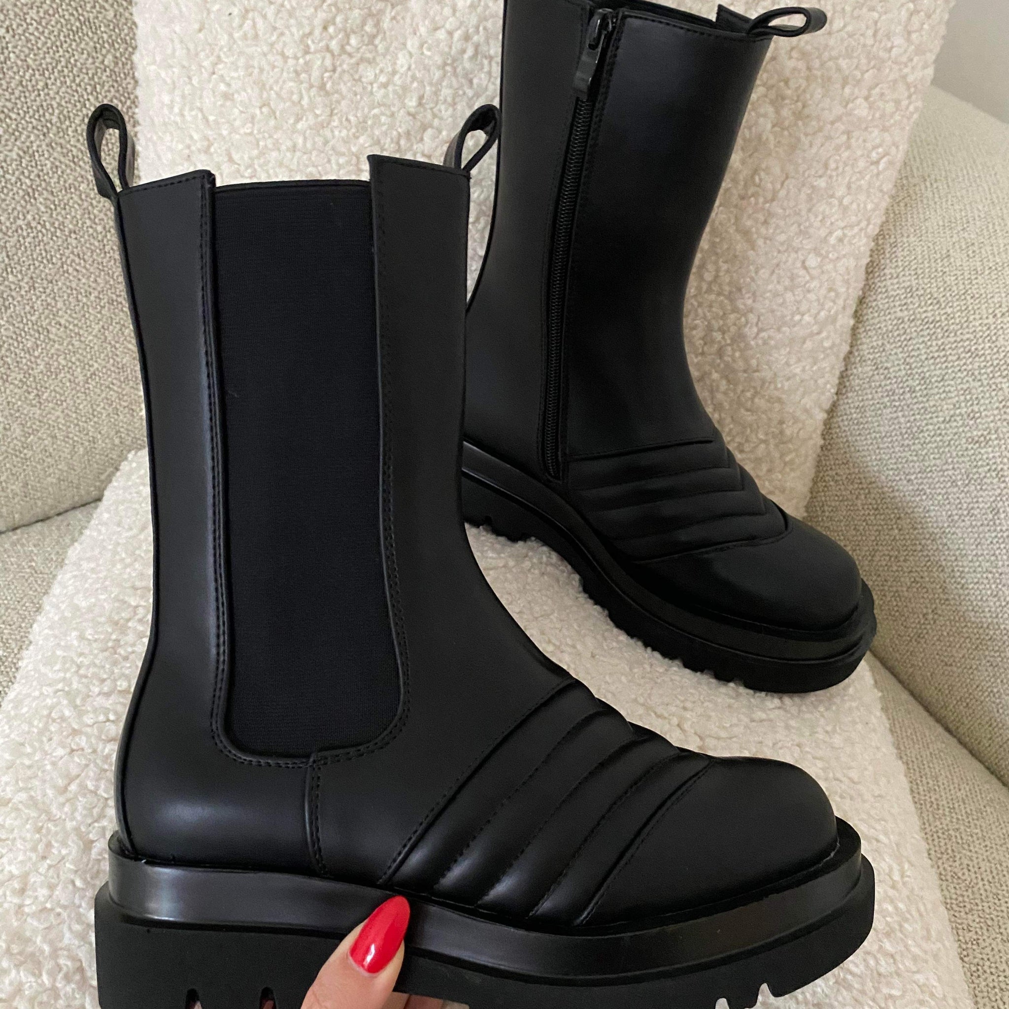 Augustas Black boots -198-2