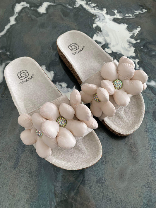 Neeta slippers White