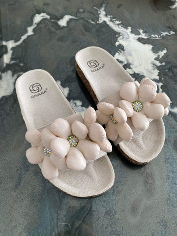 Neeta slippers White